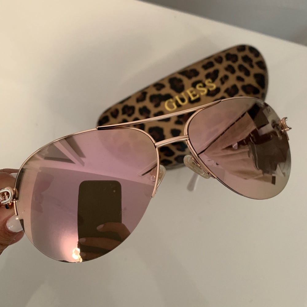 Pink Mirrored guess aviators + case